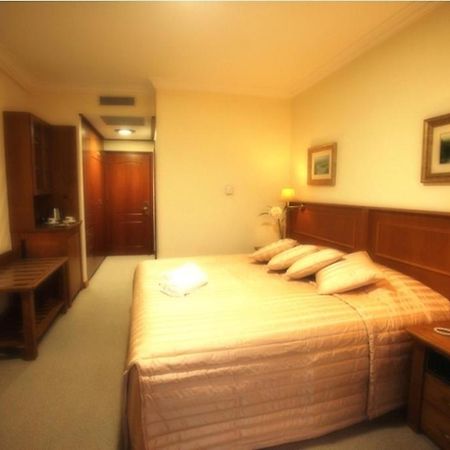 Afkos Grammos Boutique Hotel Resort Nestorion الغرفة الصورة