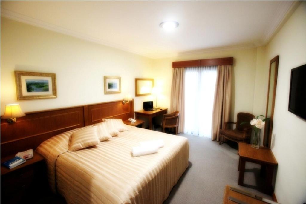 Afkos Grammos Boutique Hotel Resort Nestorion الغرفة الصورة